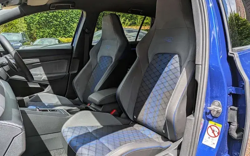 Used VW Golf VIII R 320 HP (235 kW) 2023 Blue Estate