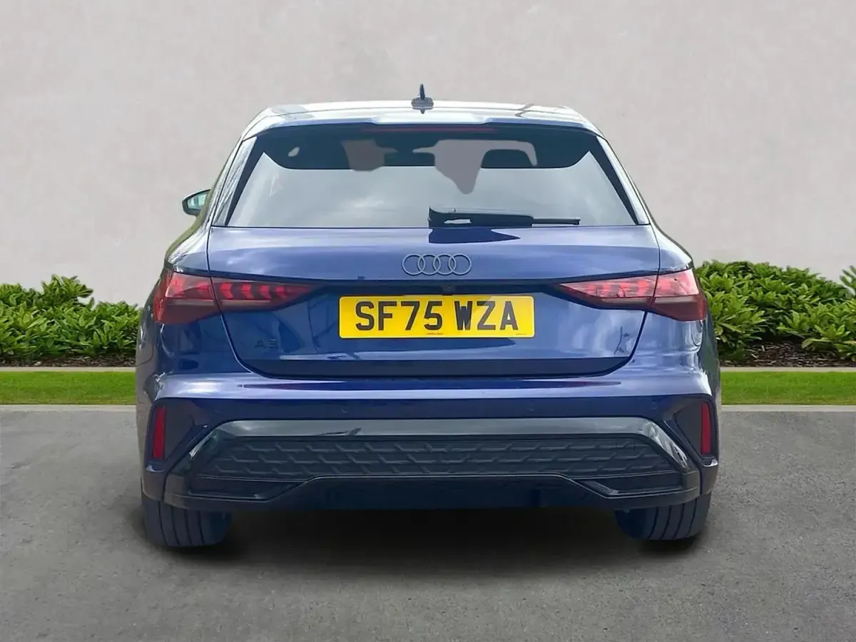 Usado Audi A3 Black Edition 2025 Azul Utilitario