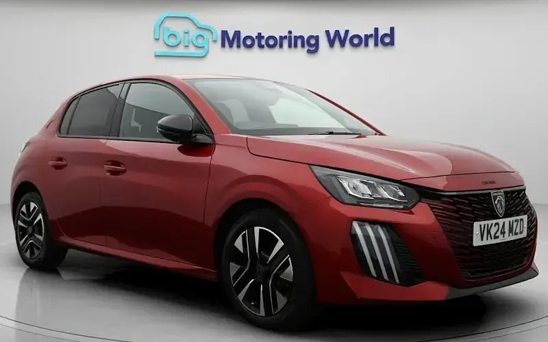 Used Peugeot 208 Allure 101 HP (74 kW) 2024 Hatchback