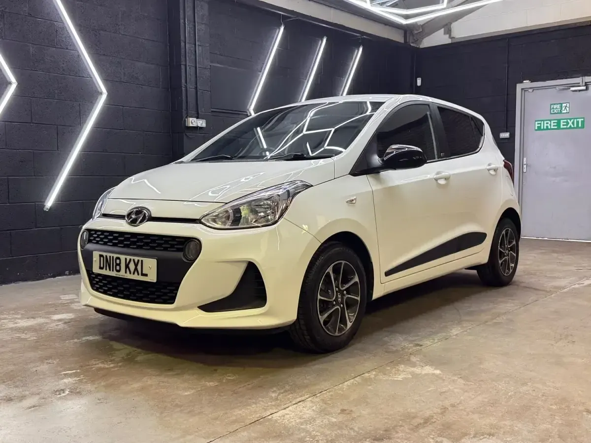 Used Hyundai i10 GO! 66 HP (48 kW) 2018 White Hatchback