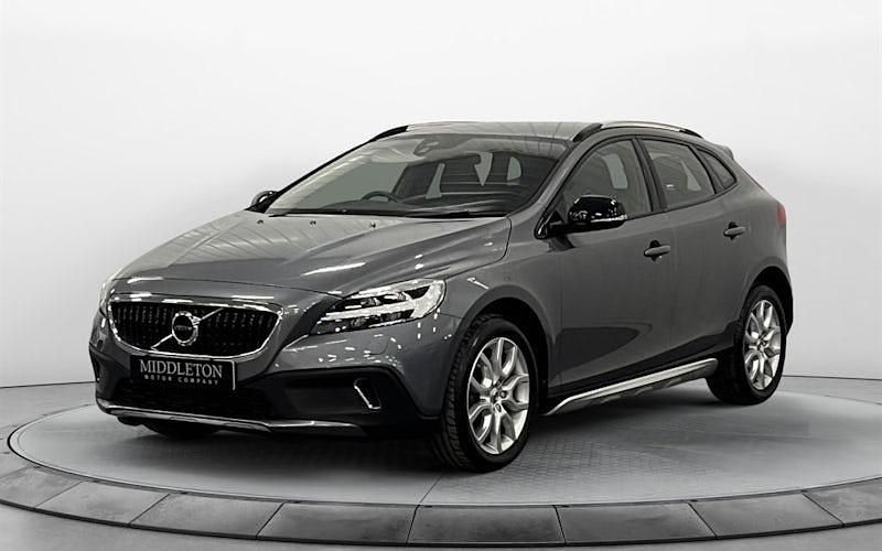 Used Volvo V40 Pro 152 HP (111 kW) 2019 Hatchback