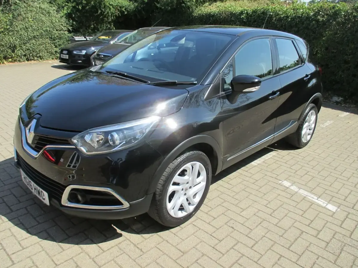 Used Renault Captur Dynamique 90 HP (66 kW) 2016 Black SUV