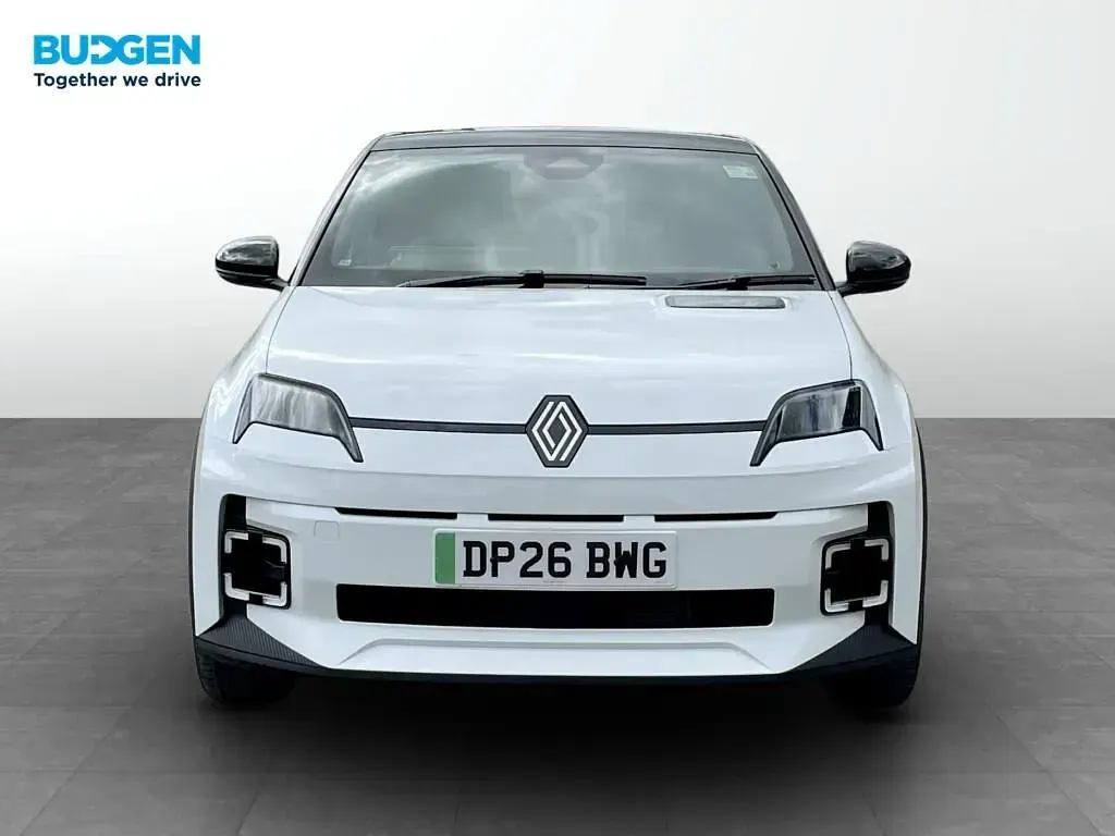 Used Renault R5 Komfort 110 kW (150 HP) 2026 White/black Hatchback