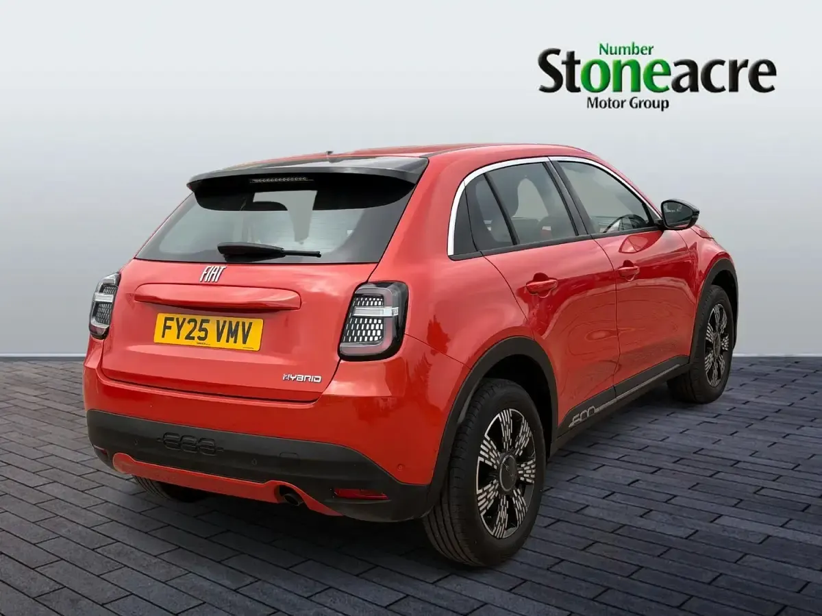 Used Fiat 600 100 HP (73 kW) 2025 Orange SUV