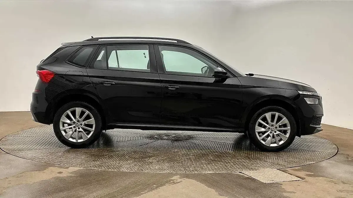 Used Skoda Kamiq SE 70 HP (51 kW) 2022 Black magic pearl effect SUV