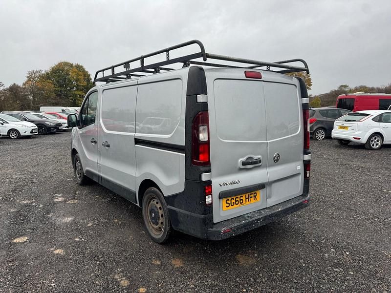 Used Vauxhall Vivaro 90 HP (66 kW) 2016 Silver MPV
