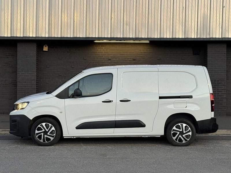 Used Peugeot Partner 131 HP (96 kW) 2021 White MPV