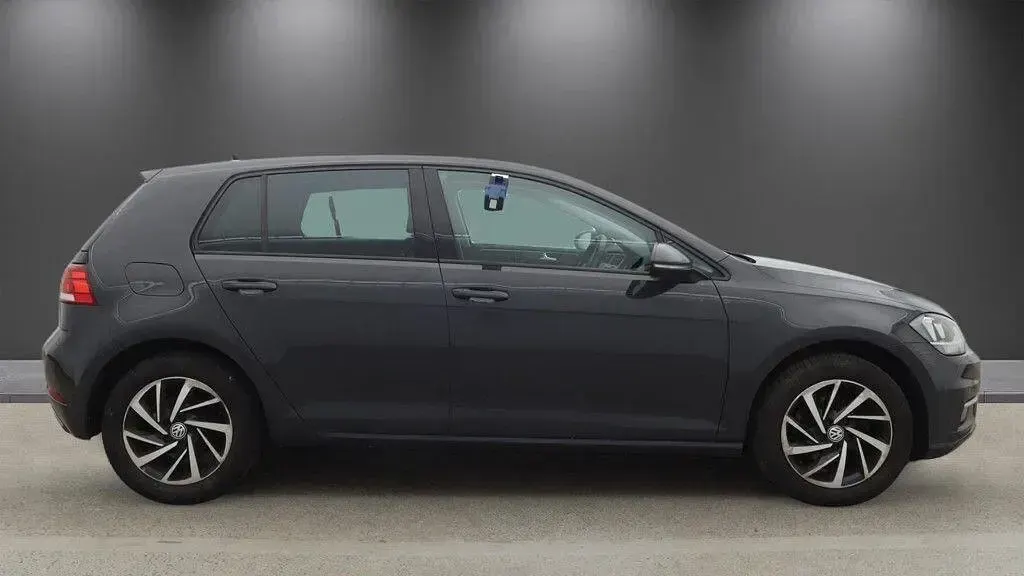 Usado VW Golf VII Match 150 HP (110 kW) 2019 Cinzento Citadino