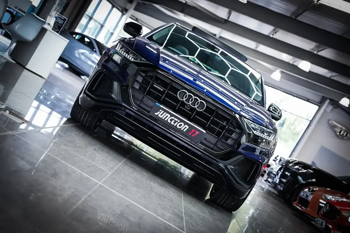 Used Audi Q8 Comfort 286 HP (210 kW) 2020 Blue SUV