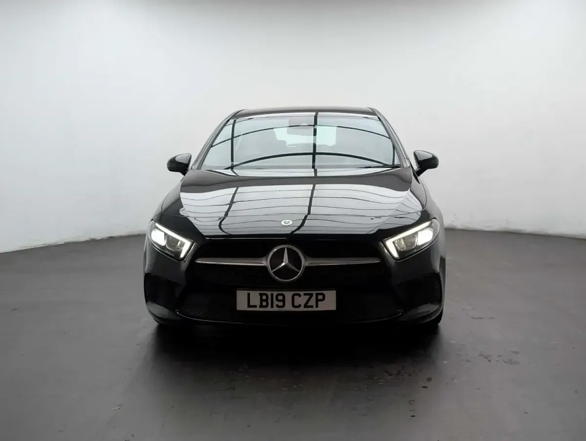 Usado Mercedes A180 136 HP (100 kW) 2019 Preto Citadino