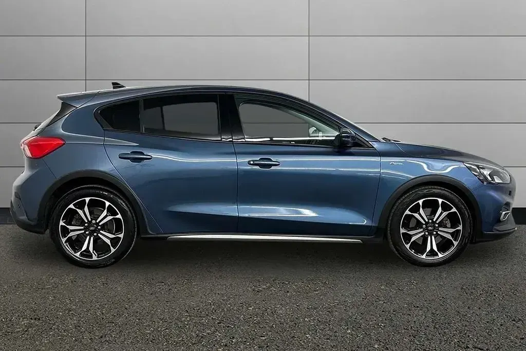 Used Ford Focus Active X 123 HP (90 kW) 2019 Blue Hatchback