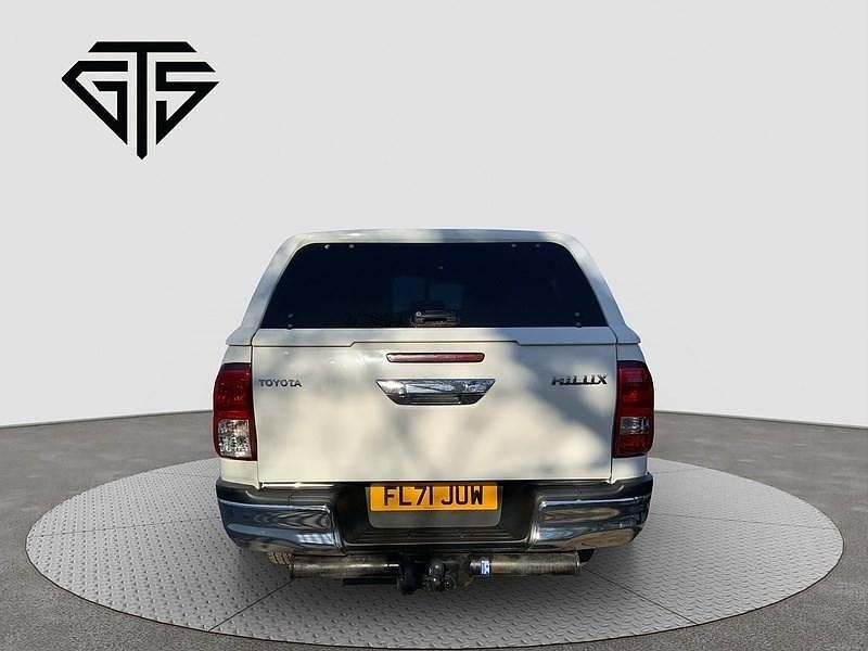 Used Toyota HiLux 150 HP (110 kW) 2021 White Pickup