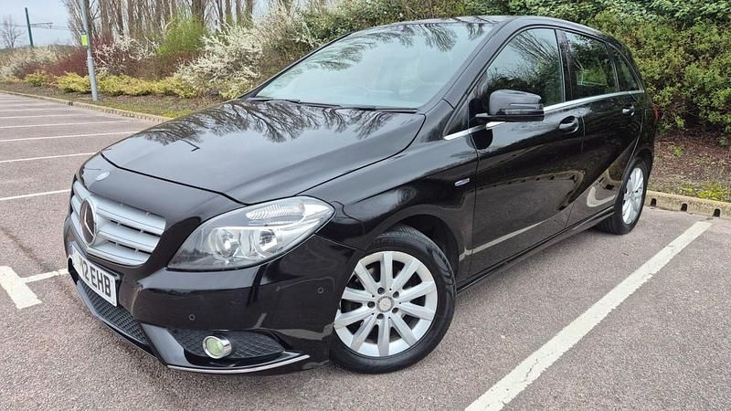 Begagnad Mercedes B180 SE 122 HK (89 kW) 2012 Svart Minibuss
