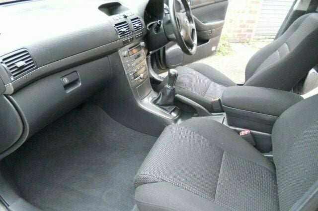 Used Toyota Avensis 127 HP (93 kW) 2004 Hatchback