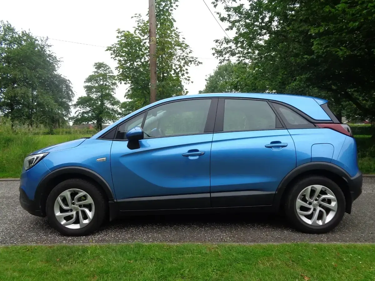 Used Vauxhall Crossland X 81 HP (59 kW) 2019 Blue SUV