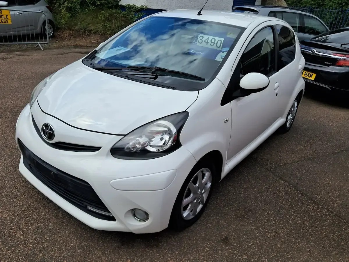 Used Toyota Aygo 2014 White Hatchback