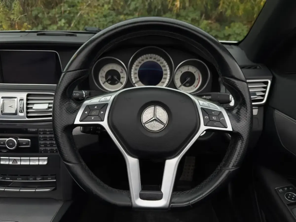 Käytetty Mercedes E250 AMG 2013 Hopea Avoauto