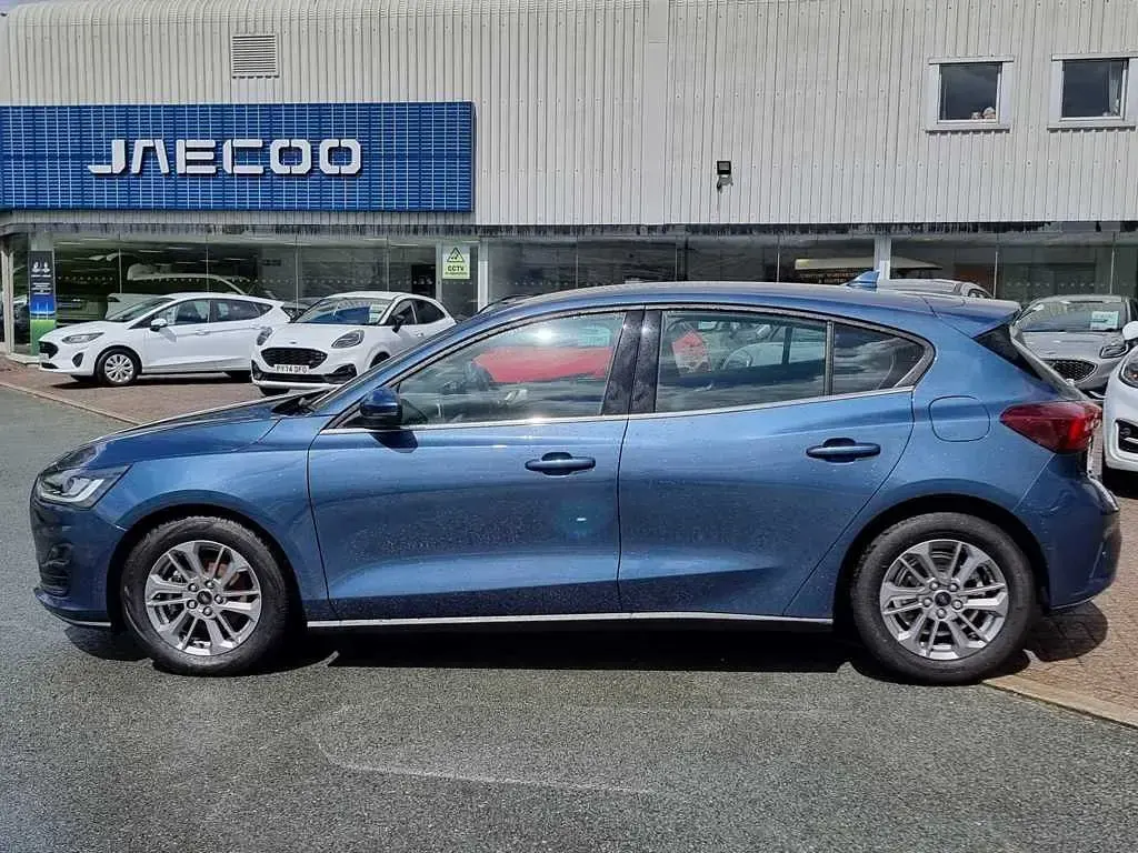 Used Ford Focus Titanium 155 HP (114 kW) 2022 Blue Hatchback