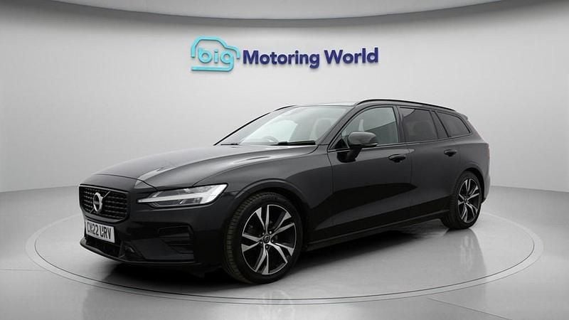 Used Volvo V60 R-Design 163 HP (119 kW) 2022 Black Estate