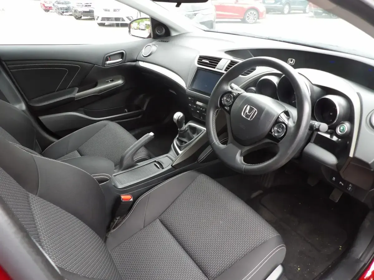 Used Honda Civic SE Plus 120 HP (88 kW) 2015 Red Hatchback