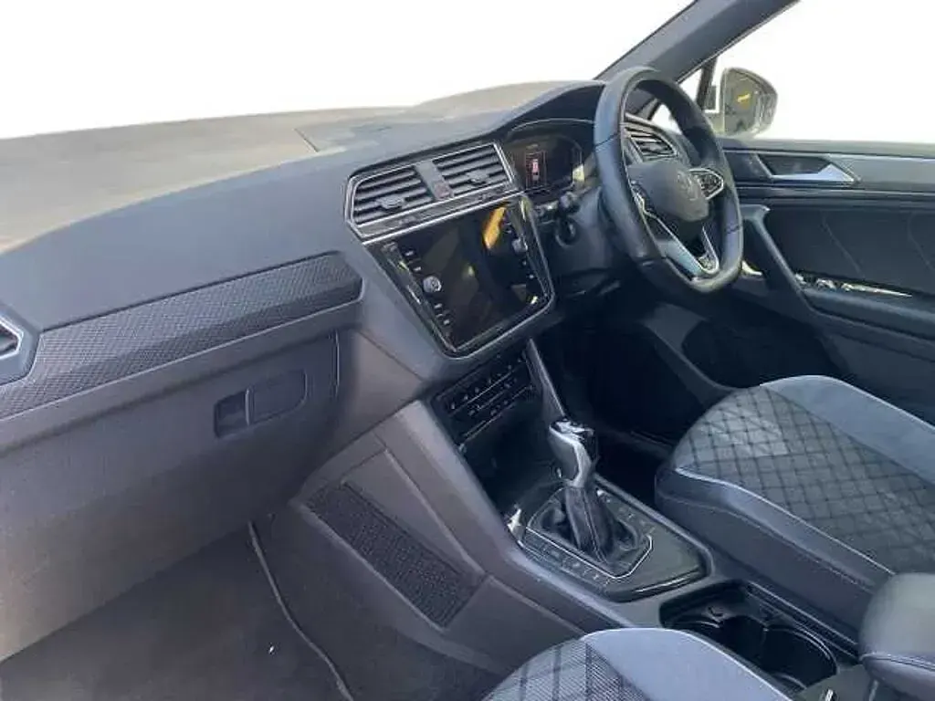 Used VW Tiguan R-line 150 HP (110 kW) 2023 White SUV