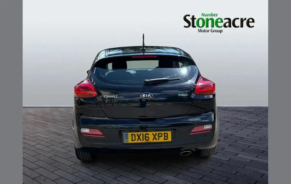 Used Kia ProCeed 134 HP (98 kW) 2016 Black Hatchback