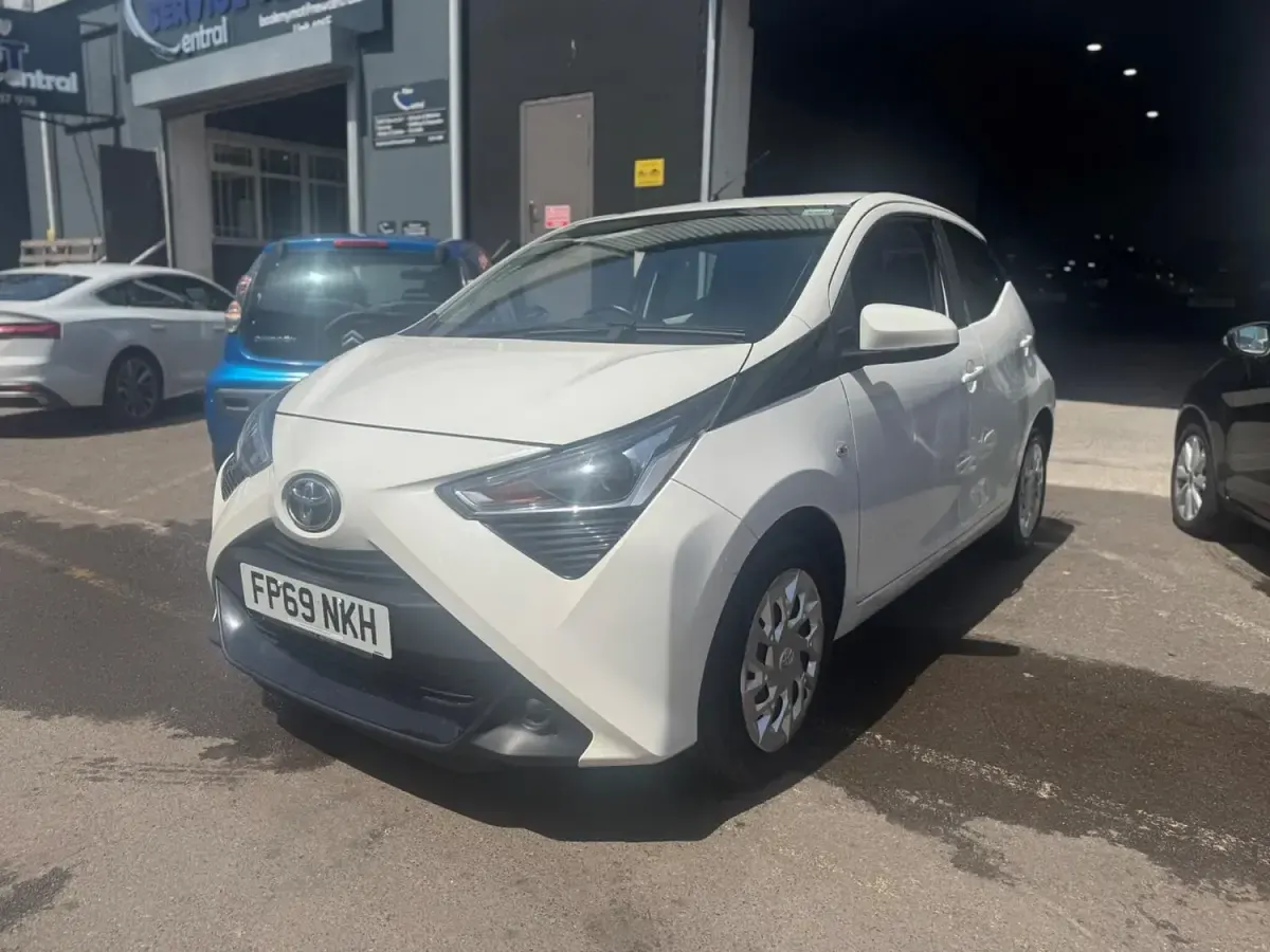 Used Toyota Aygo X-play 2019 White Hatchback
