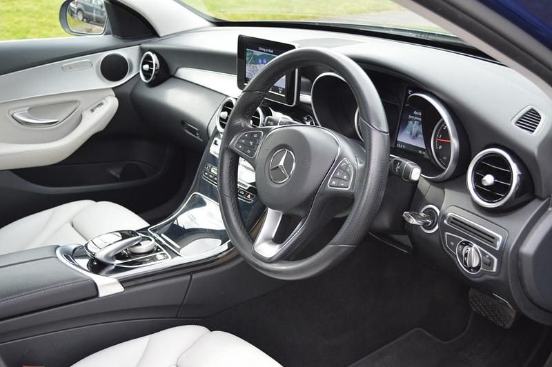 Used Mercedes C200 184 HP (135 kW) 2016 Brilliant blue metallic Estate