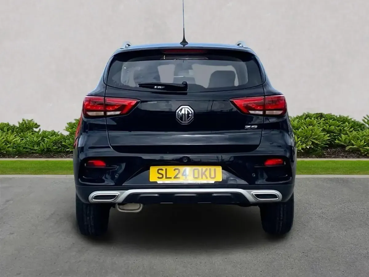 Usado MG ZS Excite 106 HP (77 kW) 2024 Preto SUV