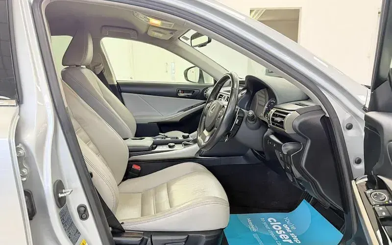 Used Lexus IS300h Executive Line 223 HP (164 kW) 2015 Silver Sedan