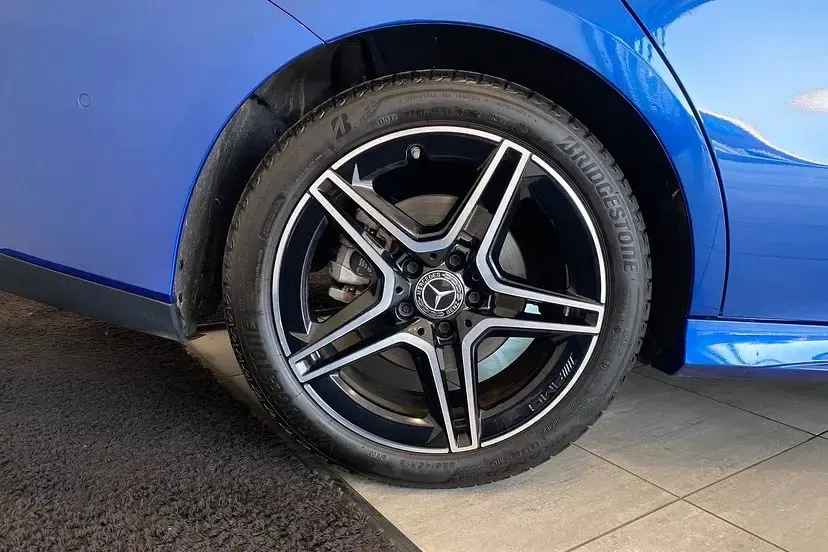 Used Mercedes CLA200 Shooting Brake Executive 175 HP (128 kW) 2025 Spectral blue Estate