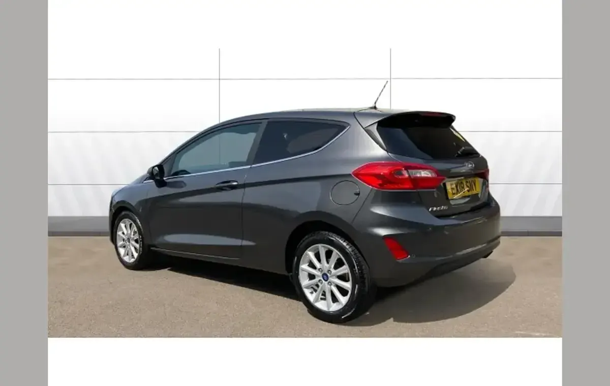 Used Ford Fiesta Titanium 99 HP (72 kW) 2018 Grey Hatchback