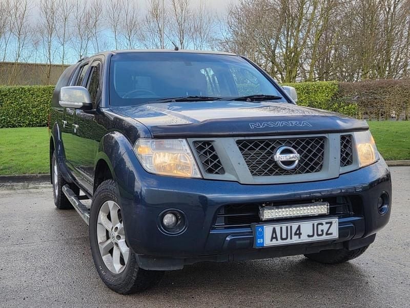 Blue Used 2014 Nissan Navara Visia Pickup | £8,445 (Fair price) - Image 1/4