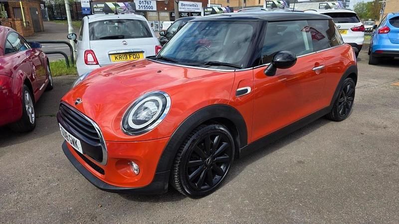 Begagnad Mini Cooper Hatch 2018 Orange Halvkombi