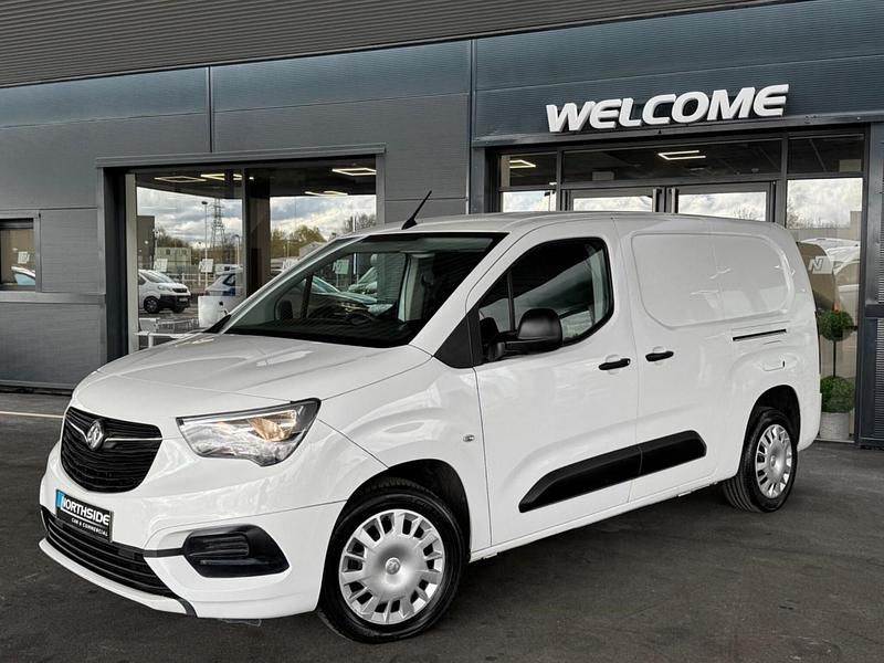 Begagnad Vauxhall Combo Sportive 100 HK (73 kW) 2020 Vit Minibuss