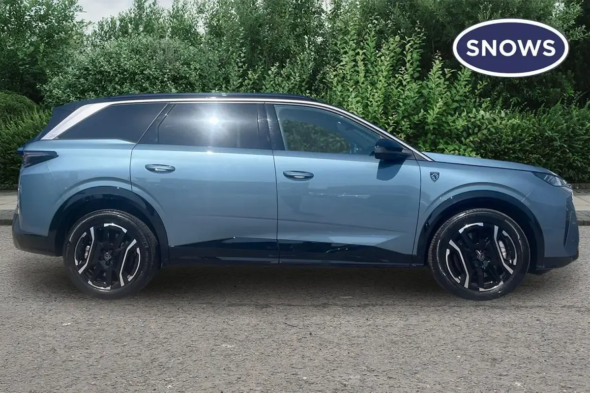 Used Peugeot 5008 GT 156 kW (213 HP) 2025 Ingaro blue SUV