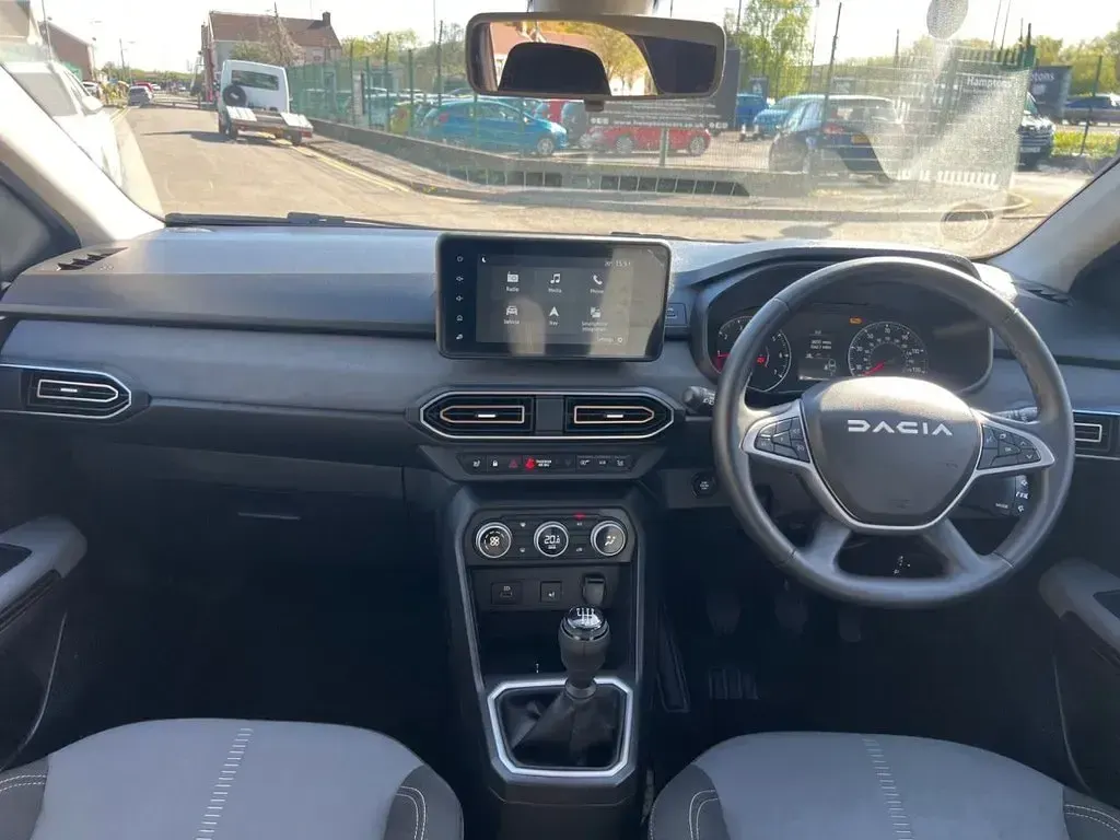 Used Dacia Jogger Extreme 110 HP (80 kW) 2024 Green MPV