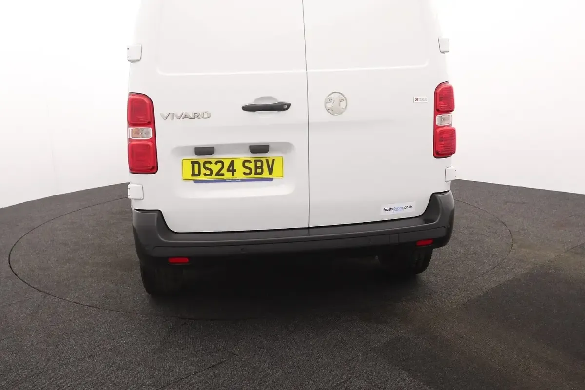 Used Vauxhall Vivaro 120 HP (88 kW) 2024 White MPV