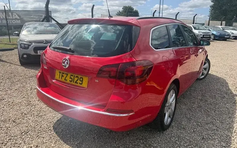 Used Vauxhall Astra SRi 116 HP (85 kW) 2015 Estate
