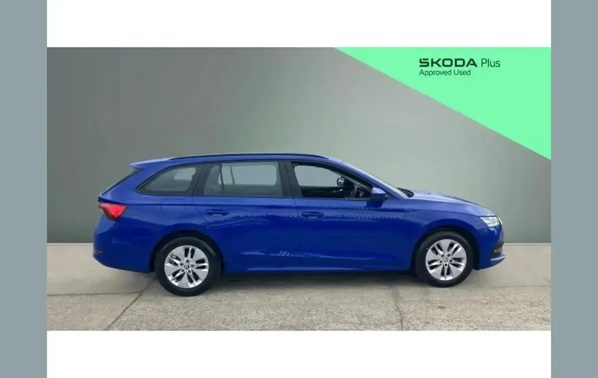 Usado Skoda Octavia SE 110 HP (80 kW) 2022 Azul Carrinha