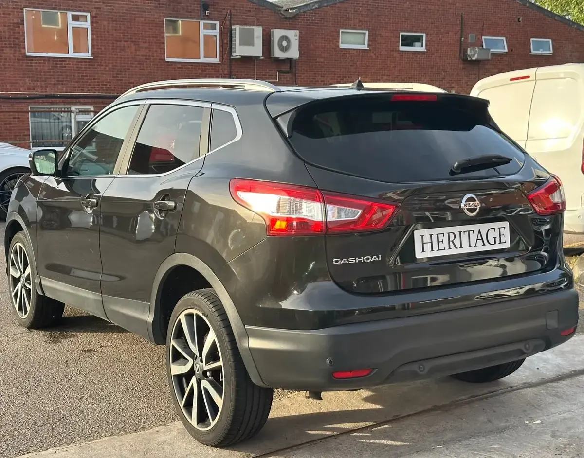 Used Nissan Qashqai Tekna 163 HP (119 kW) 2016 Black SUV