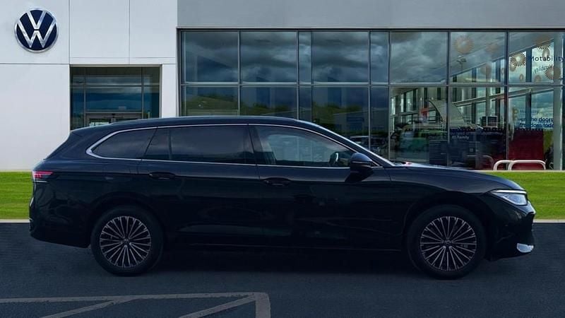Used VW Passat Elegance 204 HP (150 kW) 2025 Grenadilla black Estate