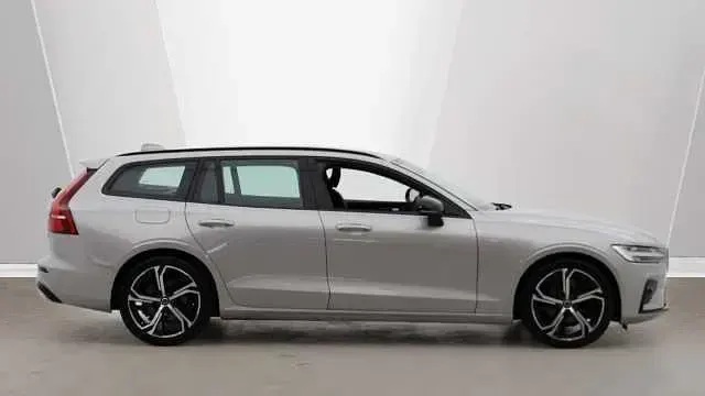 Używany Volvo V60 Plus 197 KM (144 kW) 2023 Kombi