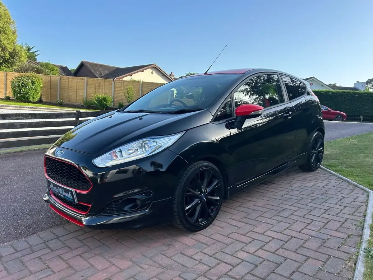 Used Ford Fiesta Zetec 140 HP (102 kW) 2015 Black Hatchback