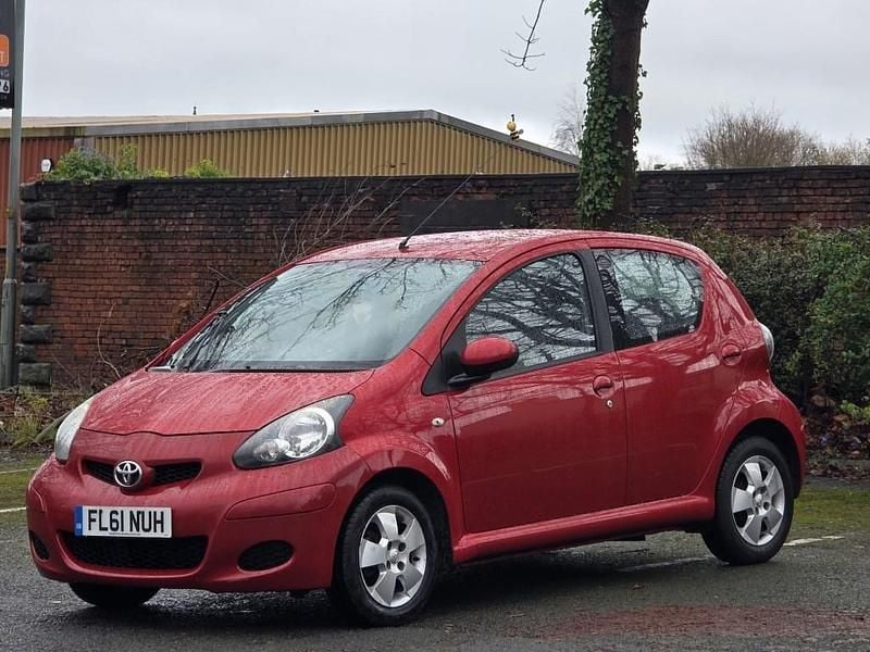Used Toyota Aygo 68 HP (50 kW) 2011 Red Hatchback