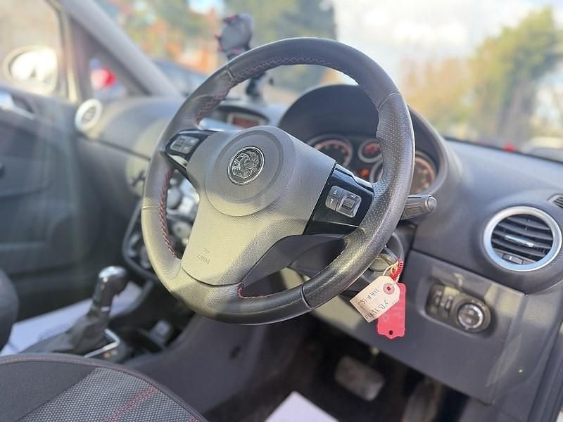 Used Vauxhall Corsa 100 HP (73 kW) 2011 White Hatchback