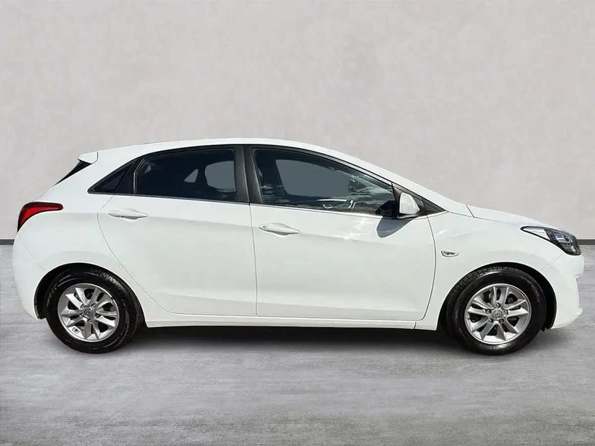 Begagnad Hyundai i30 SE 110 HK (80 kW) 2015 Vit Halvkombi