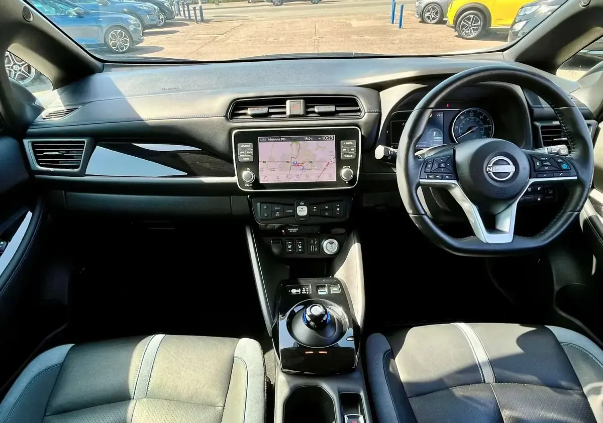 Used Nissan Leaf Tekna 110 kW (150 HP) 2023 White Hatchback