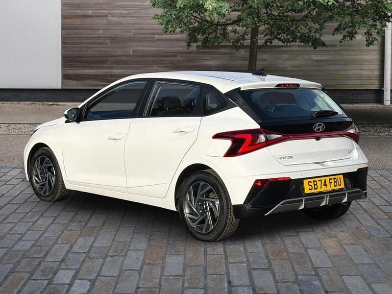 Used Hyundai i20 Advanced 100 HP (73 kW) 2025 White Hatchback