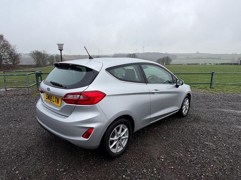 Used Ford Fiesta Zetec 70 HP (51 kW) 2018 Silver Hatchback
